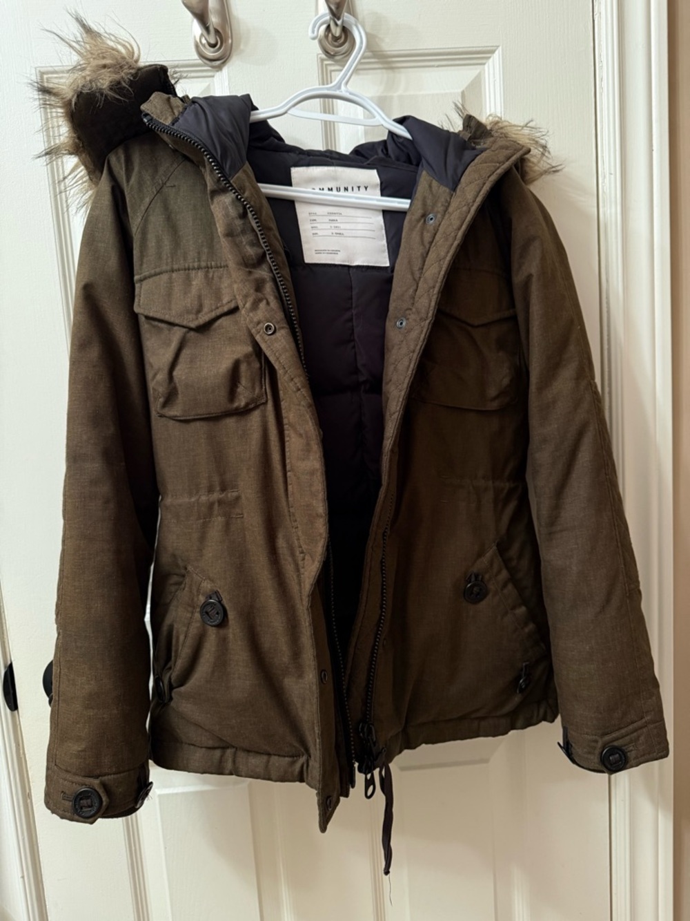 Aritzia Community Essential Olive green size XS Duck down Parka